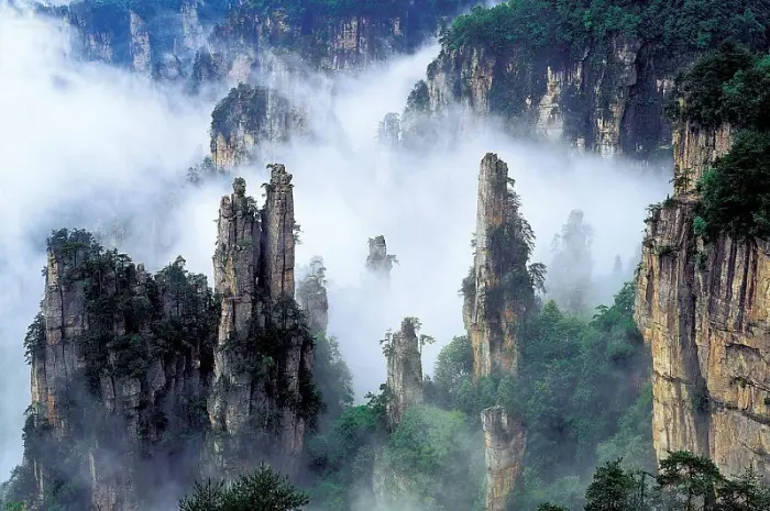 Gunung Tianzi Tiongkok, Pemandangan Memukau yang Menginspirasi Film Avatar