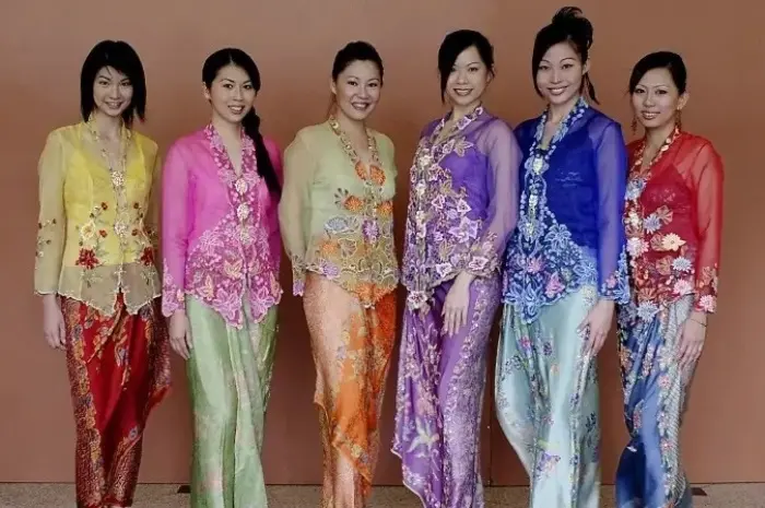 Rekomendasi Model Kebaya Encim Modern dengan Desain Terbaru