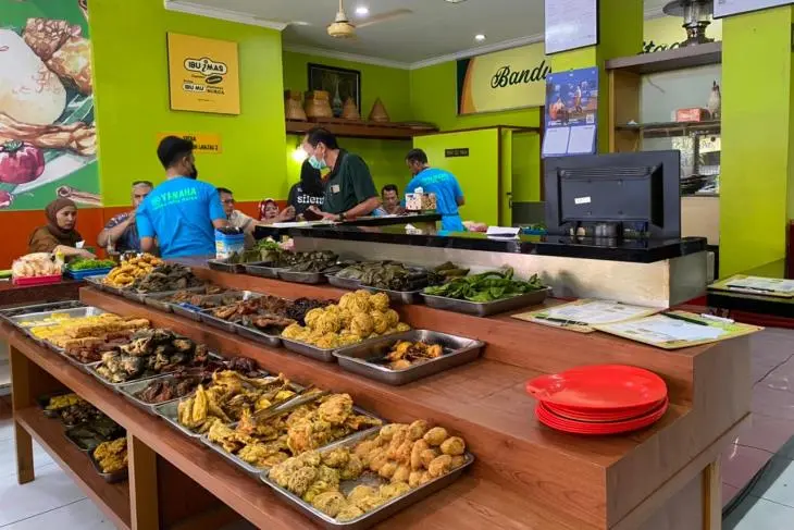 Tempat Makan di Bandung: Warung Nasi Ibu Imas Kuliner Sunda Legendaris