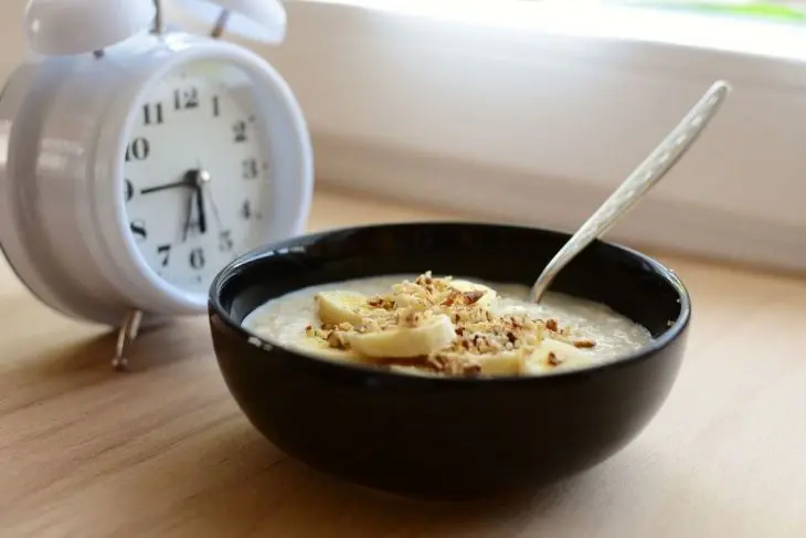 Oatmeal dan Yogurt - Pencerah Lembut yang Anti Iritasi