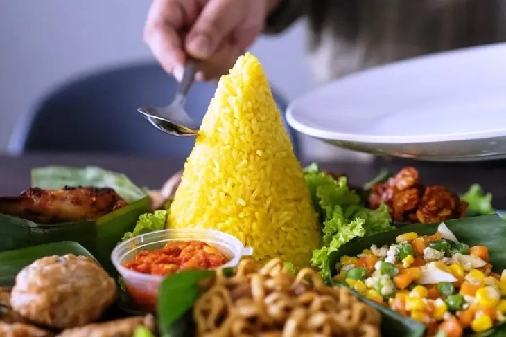 Makna Filosofis di Balik Lauk Pauk Nasi Tumpeng